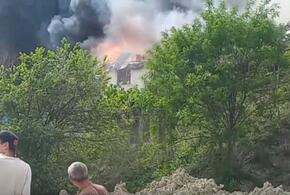 В  поселке Лермонтово на Черноморском побережье загорелась гостиница