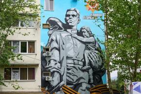 В Сочи появился 19-метровый мурал рядом с городским мемориалом павшим воинам