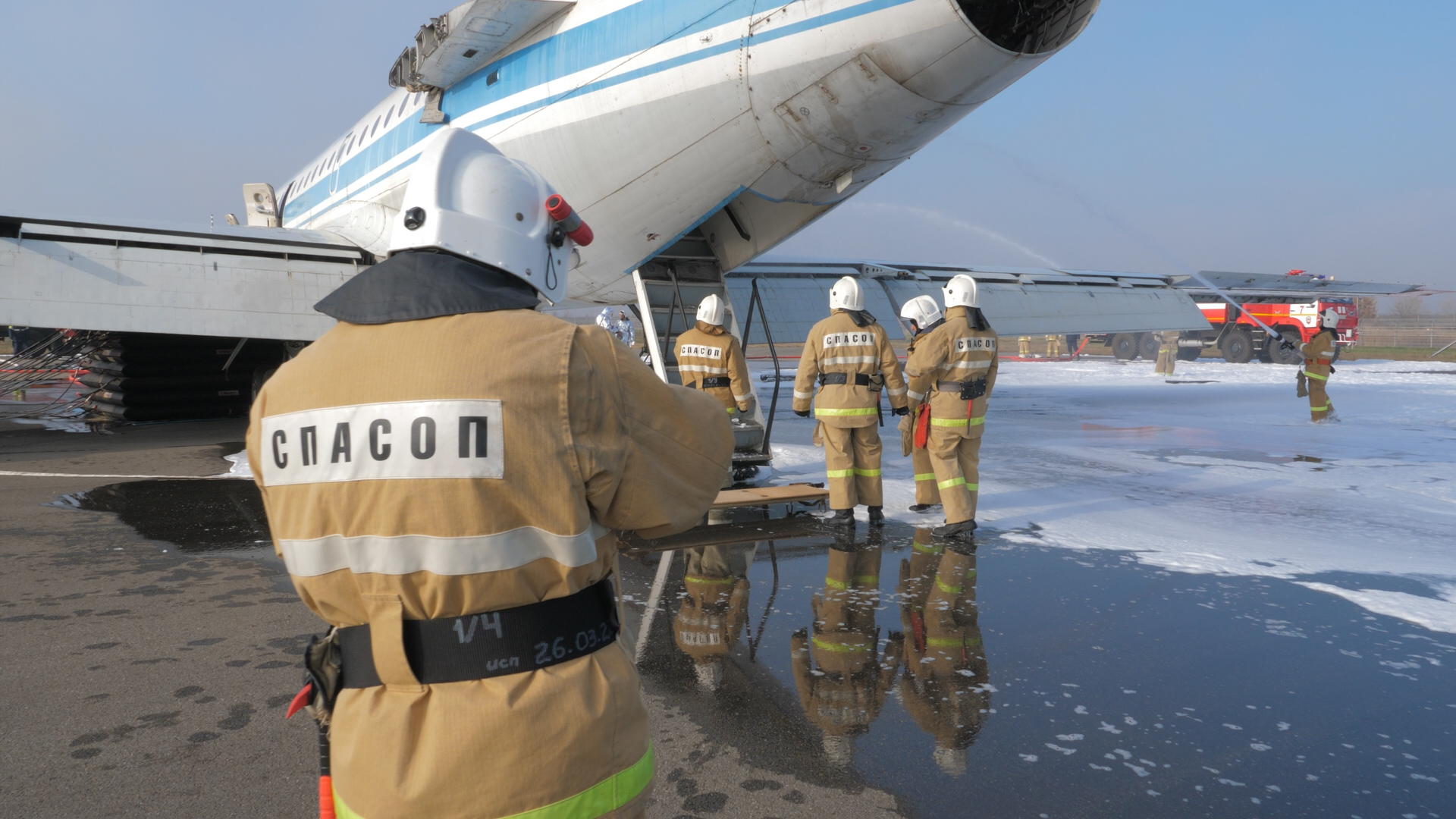 В аэропорту Краснодара спасатели «потушили» пожар и «эвакуировали» пассажиров