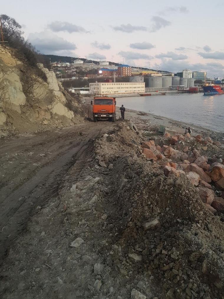 В Краснодарском крае на пляже начали строить терминал?