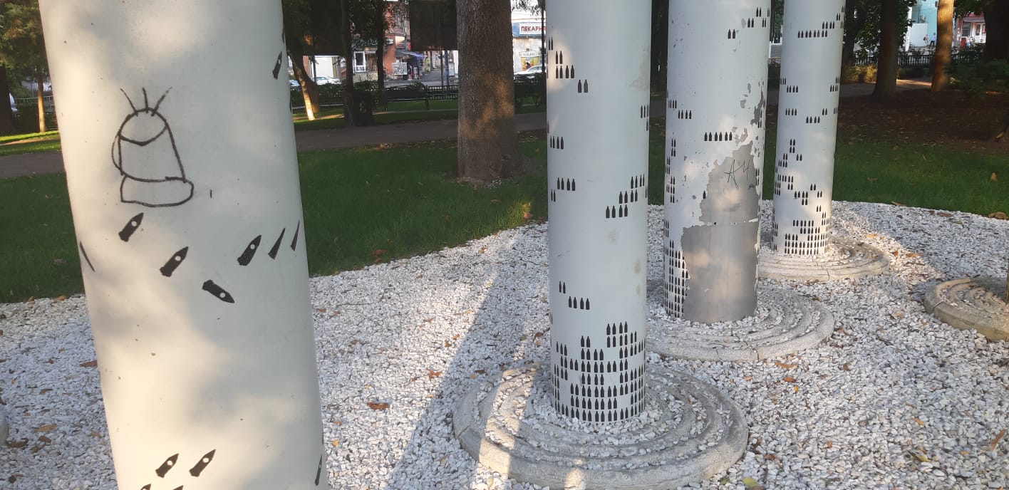 В Краснодаре вандалы повредили арт-объект, а власти этого не заметили
