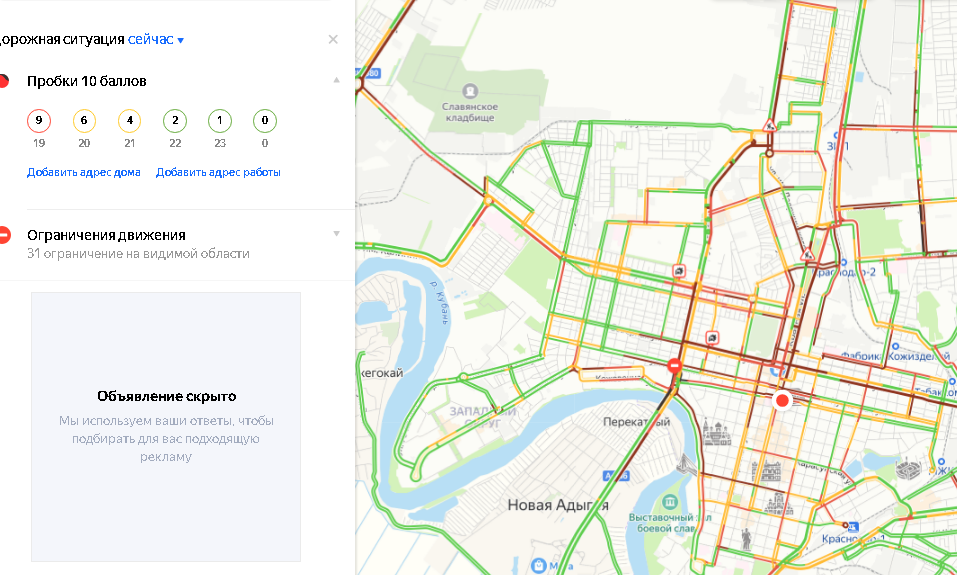 На Кубани сильный ветер валит деревья