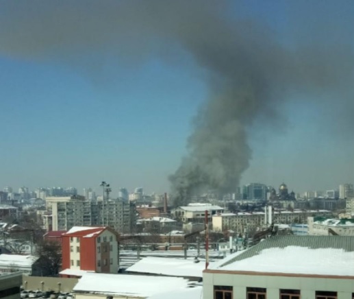 В Краснодаре произошел крупный пожар на складе