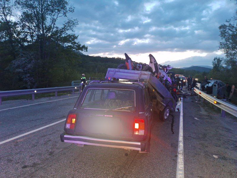 В массовом ДТП под Геленджиком погибли три человека