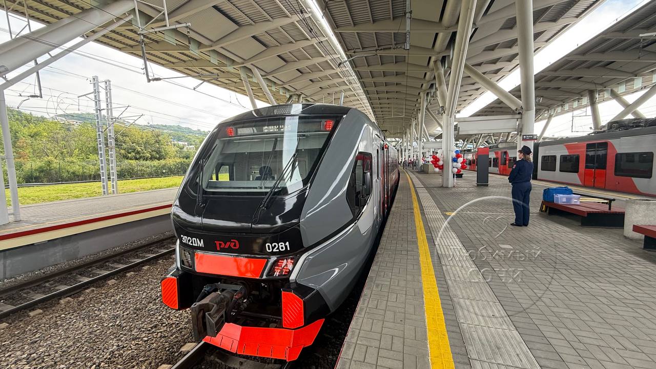 С вокзала Имеретинского курорта в Сухум в первый рейс отправился электропоезд «Диоскурия»