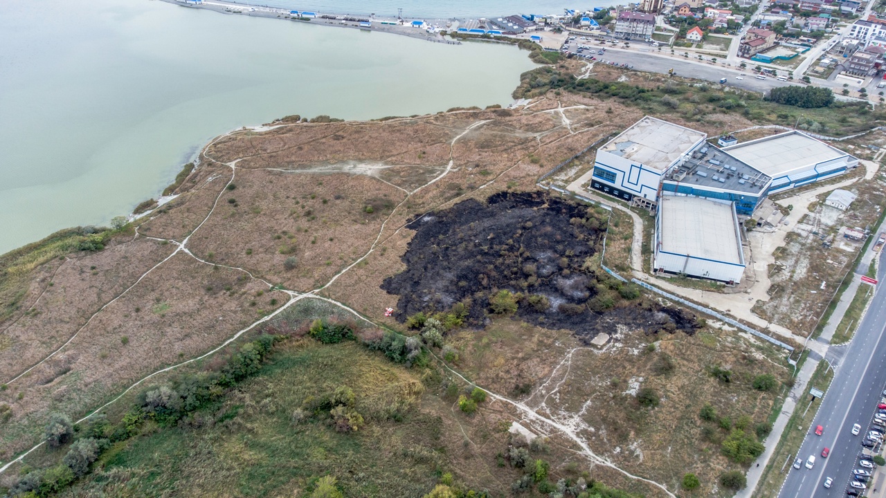 В Новороссийске в окрестностях Суджукской косы произошло три пожара