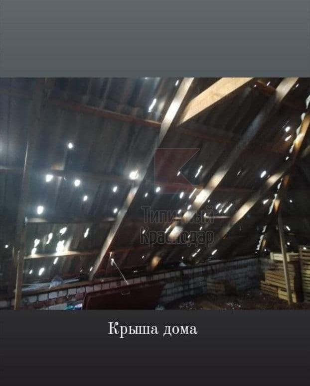 В Павловском районе Кубани прошел крупный град, побивший крыши домов и машины ВИДЕО