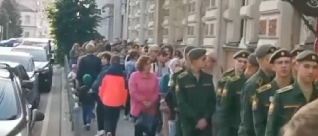 Мэрия Краснодара объяснила запрет на прогулки по Красной притоком беженцев