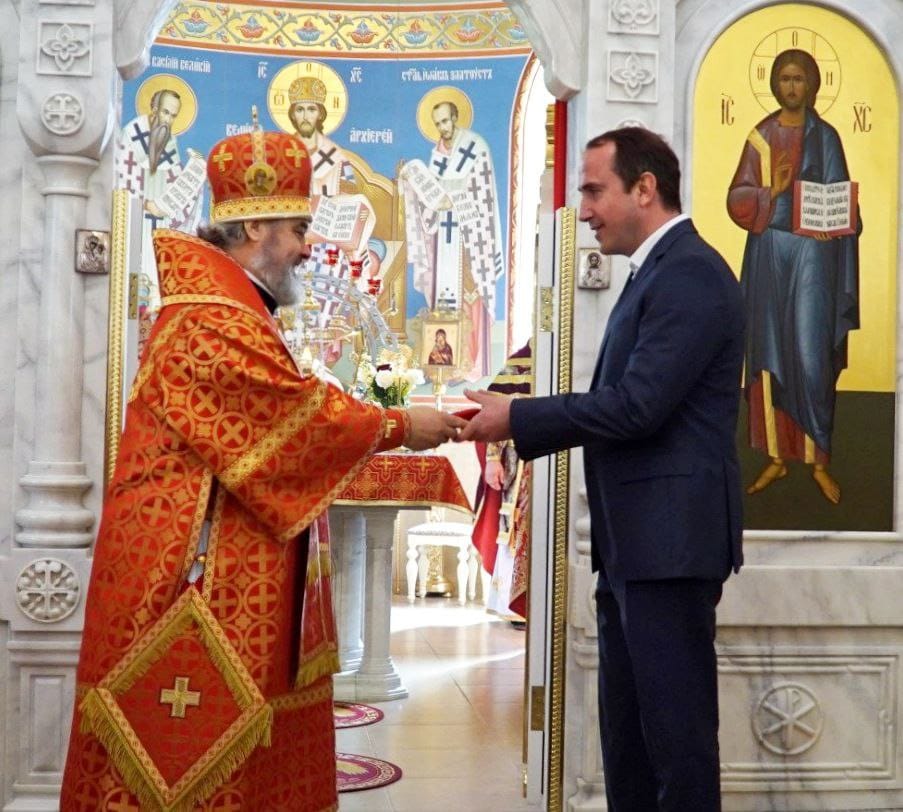 Батюшки святы: мэра Геленджика наградили патриаршей медалью ВИДЕО