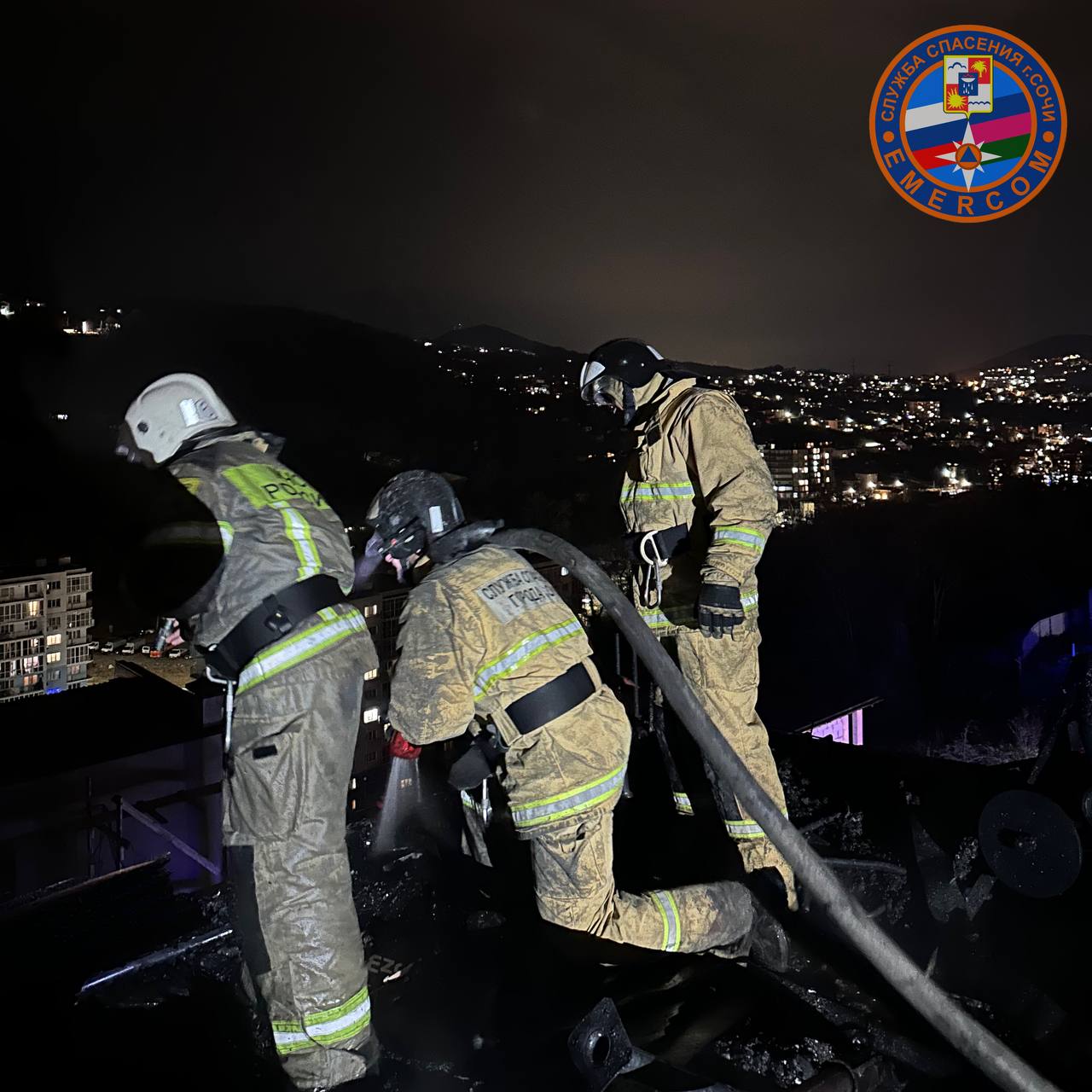 Мощный пожар произошел этой ночью в Сочи