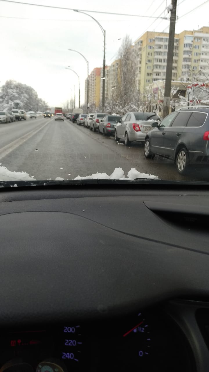 Станут ли известны ТСЖ и УК, не расчищающие дворы в Краснодаре после снегопада? 