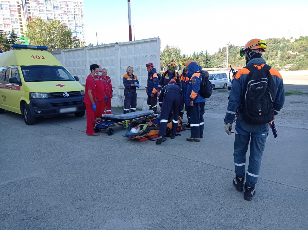 В Сочи туриста с травмами спустили с высоты почти 3 тысячи метров