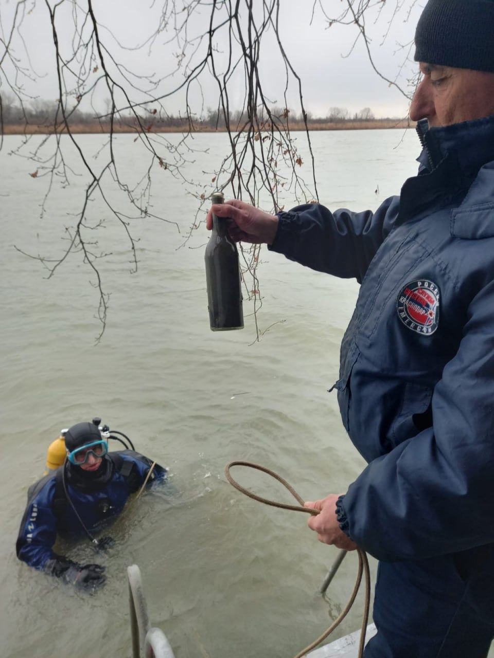 Водолазы обследуют дно водоемов в Краснодаре перед Крещеньем