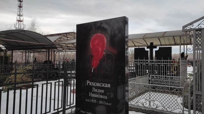В Краснодаре вандалы осквернили не менее пяти надгробий