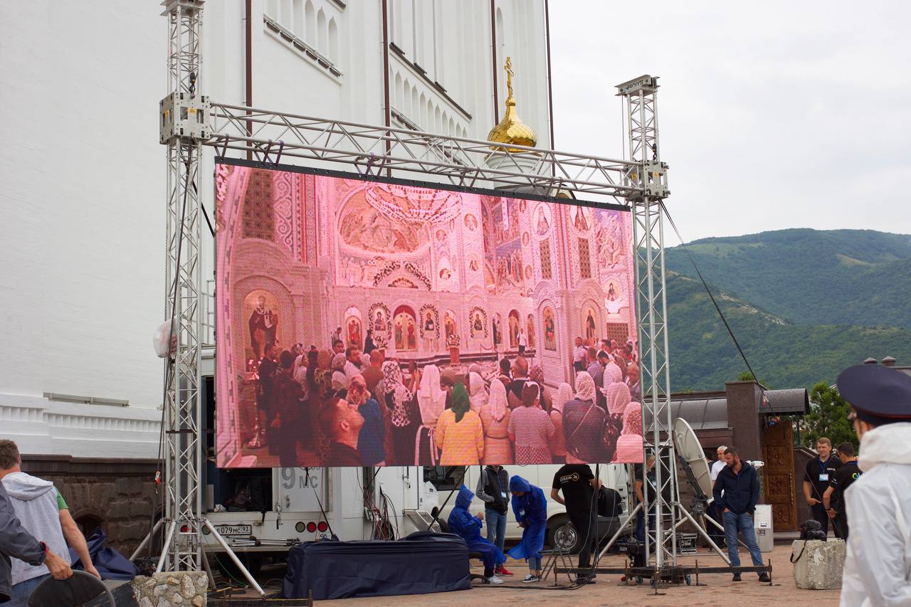 Особенная служба: патриарх Кирилл освятил Андреевский собор в Геленджике ВИДЕО