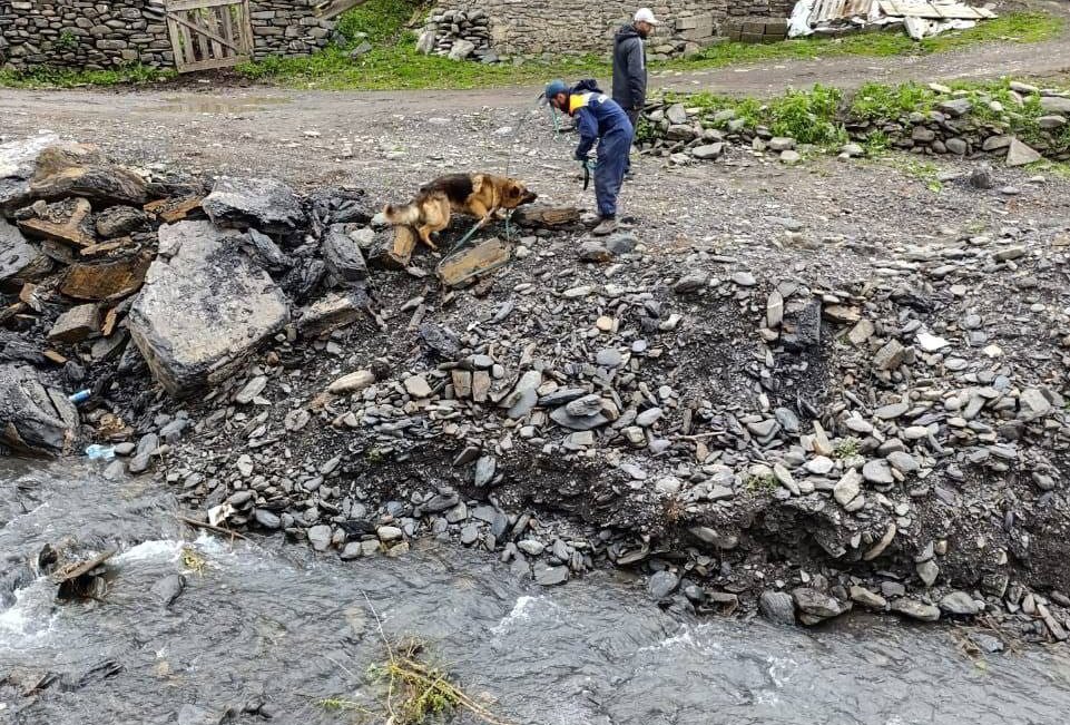3-летний мальчик пропал возле горной реки
