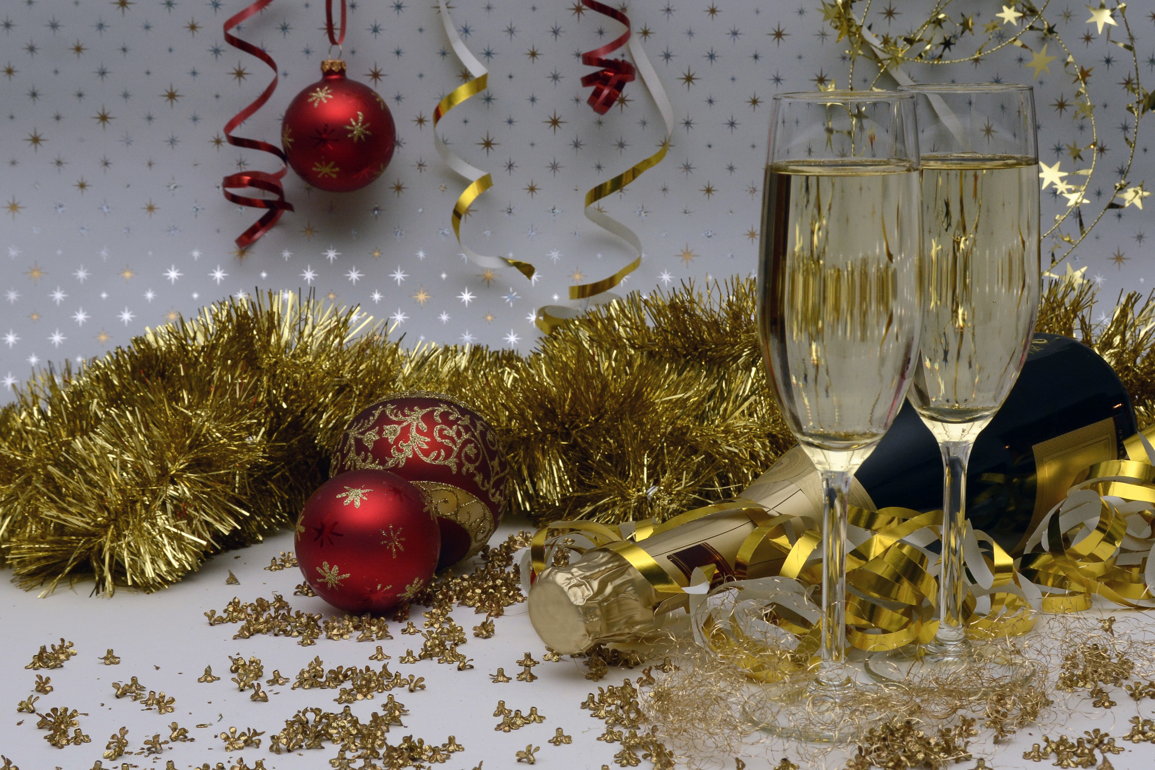 Лучшее время для покупки шампанского к Новому году - конец ноября