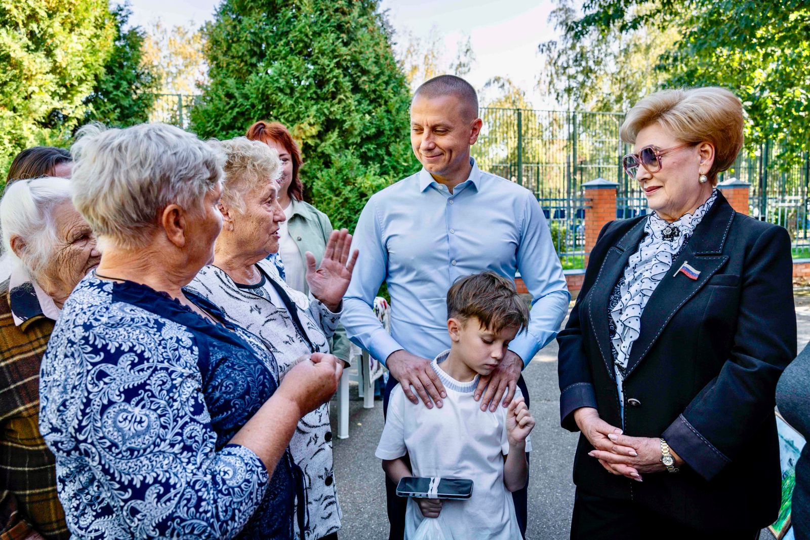 По инициативе депутата Андрея Анашкина на территории Свято-Георгиевского храма в хуторе Ленина состоялась выставка работ местных мастеров