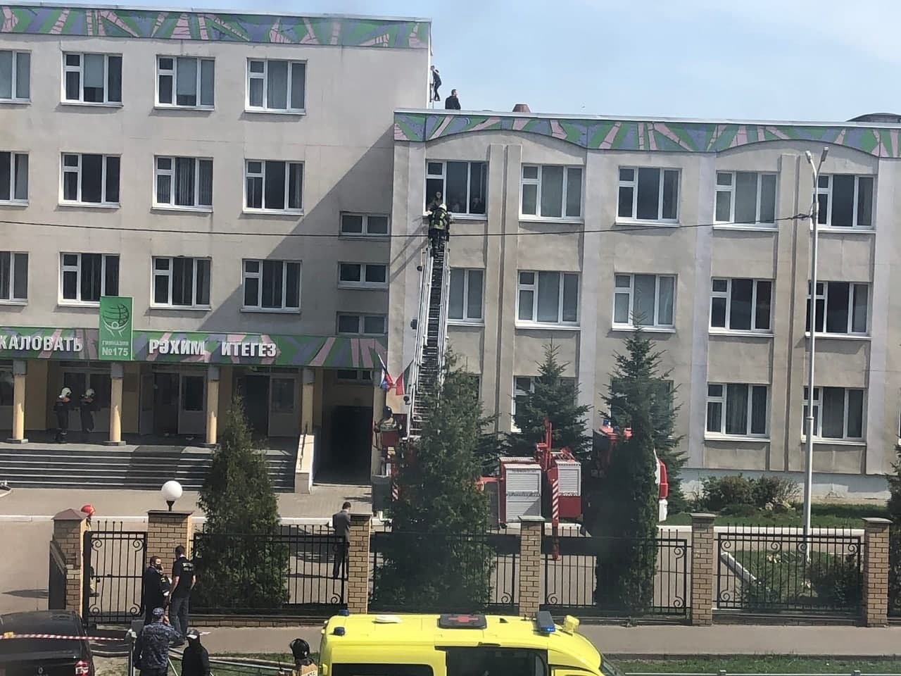 В гимназии Казани неизвестные открыли стрельбу по ученикам ВИДЕО