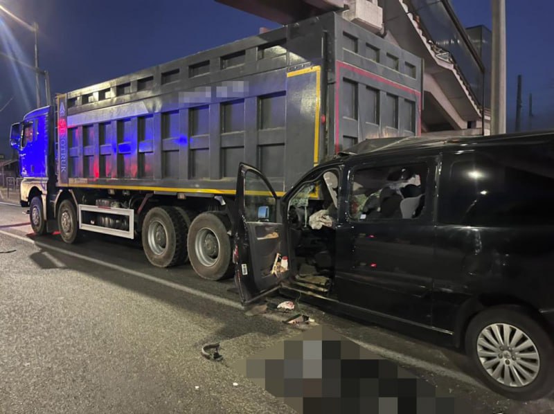 В Адыгее иномарка, в которой ехали пятеро детей, врезалась в грузовик