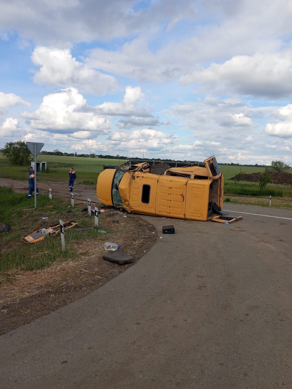 На Кубани в перевернувшемся микроавтобусе погибла пассажирка 