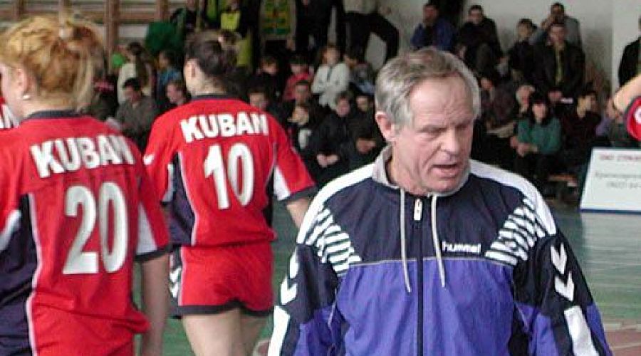 Прославленный гандбольный тренер Тарасиков награжден званием «Герой труда Кубани»