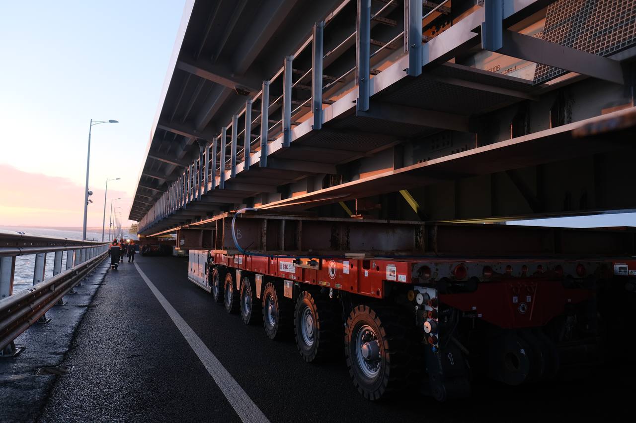 На Крымском мосту установили первый пролёт левой автомобильной части