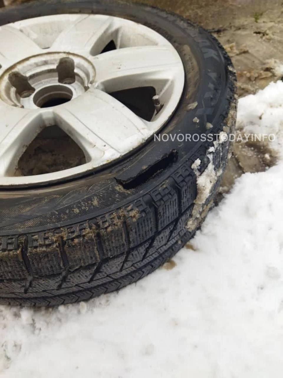 Водители пробивают колёса на трассе Новороссийск-Краснодар