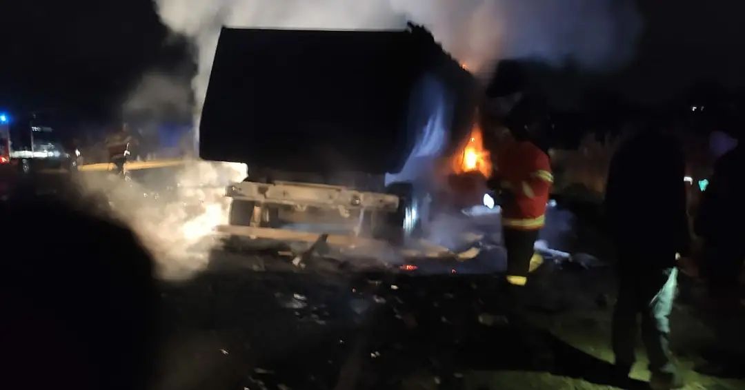 На трассе «Анапа – Новороссийск» после массовой аварии загорелись большегрузы