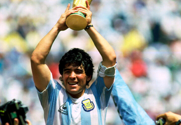 Умер легенда мирового футбола Диего Марадона