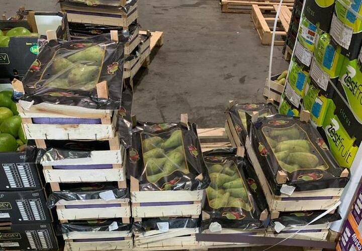 В Краснодаре на рынке продавали грибы и фрукты без документов
