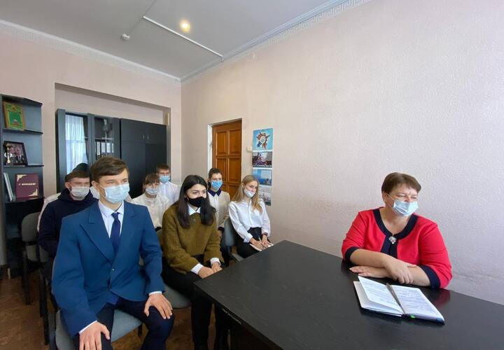 Депутат Алексей Езубов провел встречу с учащимися Ладожского техникума 