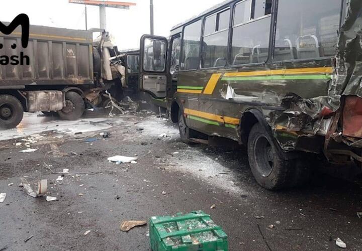 Житель Кубани погиб в ДТП с военными автобусами