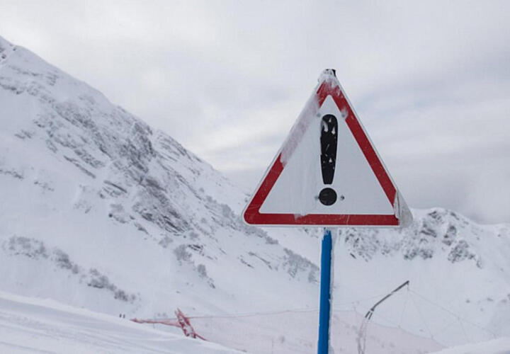 В Краснодарском крае продлили экстренное предупреждение из-за схода лавин