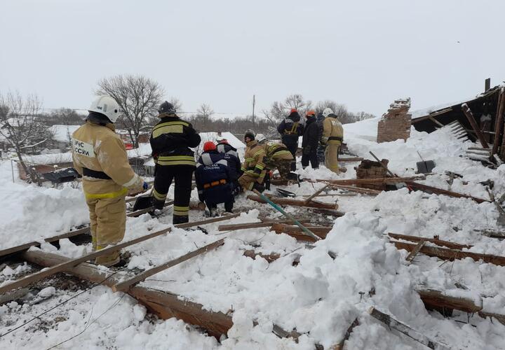 В Краснодарском крае снег продавил крышу многоквартирника