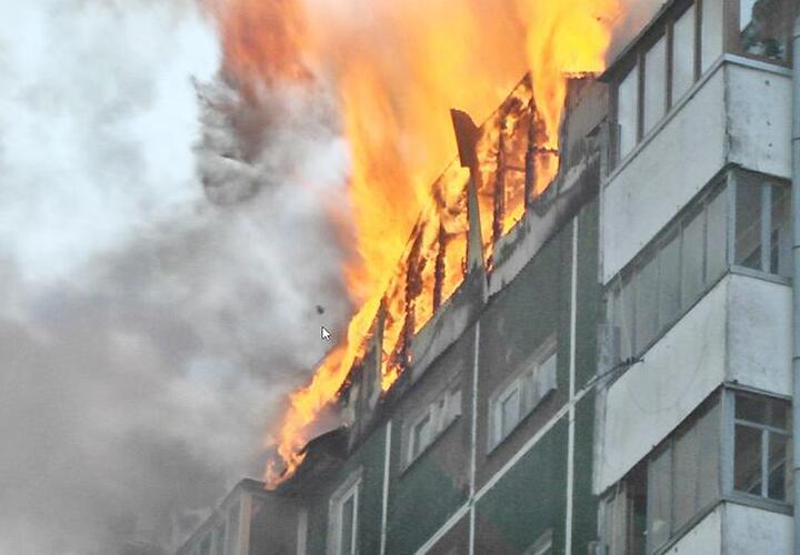 В Сочи в многоэтажном доме произошел пожар