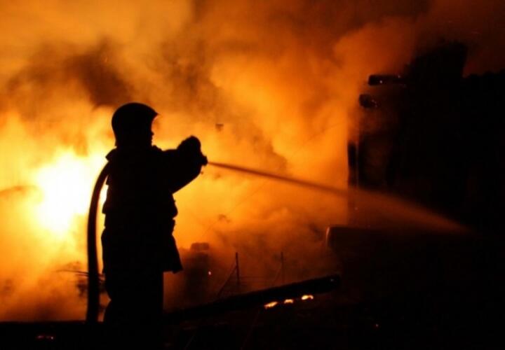 В станице Каневской потушили пожар
