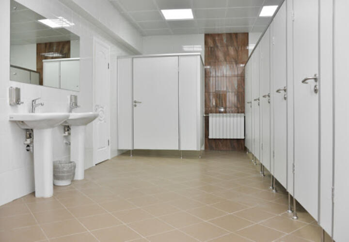 В миллионном Краснодаре всего 11 бесплатных туалетов, они не работают