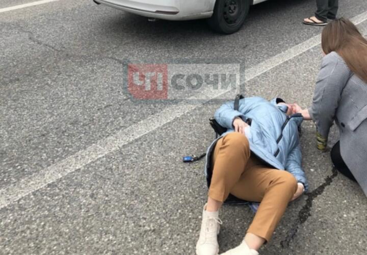 В Сочи таксист сбил девушку на пешеходном переходе