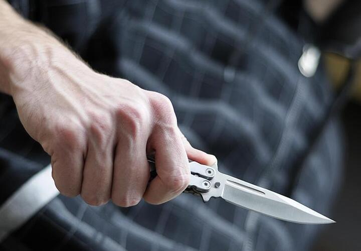 Пьяный мужчина с ножом напал на школьника 