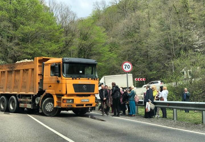 В Краснодарском крае в ДТП попал автобус с пассажирам