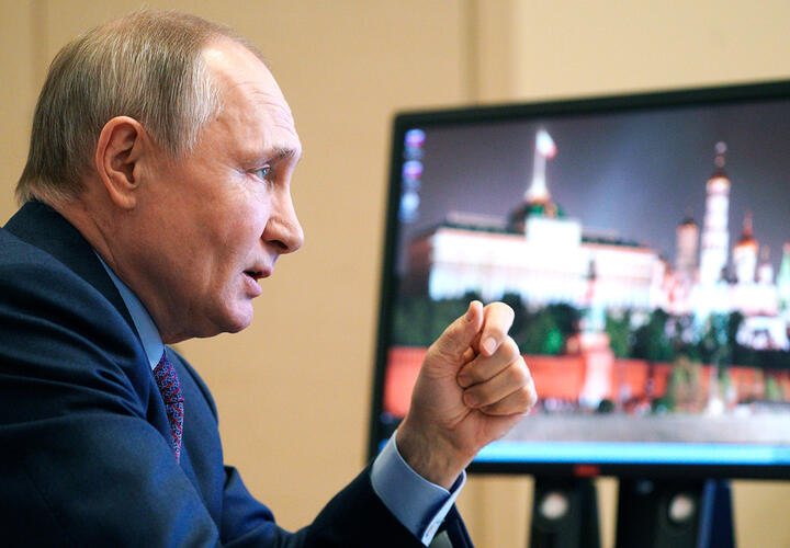 Путин: вакцинация от COVID не должна быть обязательной