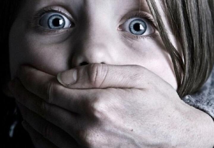 Соцсети: В Сочи среди бела дня мужчина напал на 7-летнюю девочку