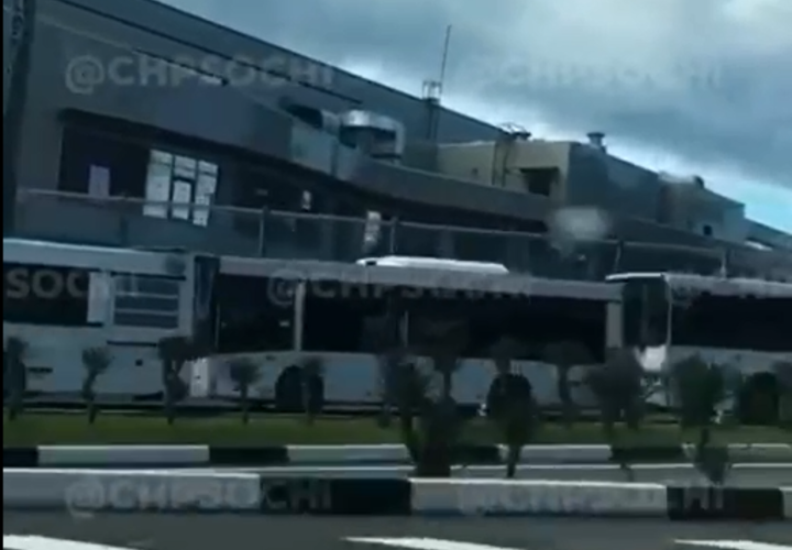 В Сочи столкнулись три пассажирских автобуса ВИДЕО