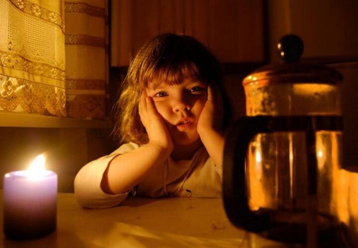 Жители Краснодара больше суток остаются без электричества