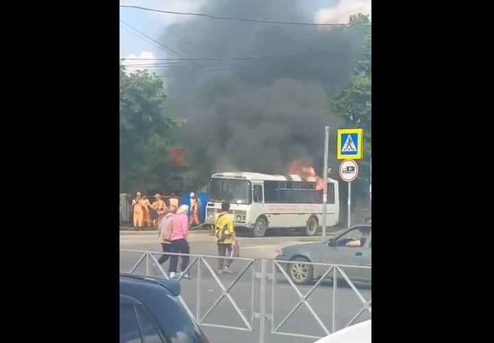 В Краснодаре вспыхнул пассажирский автобус ВИДЕО