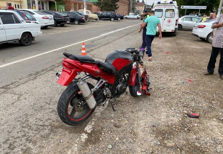 В Краснодарском крае пенсионер на иномарке сбил мотоциклиста