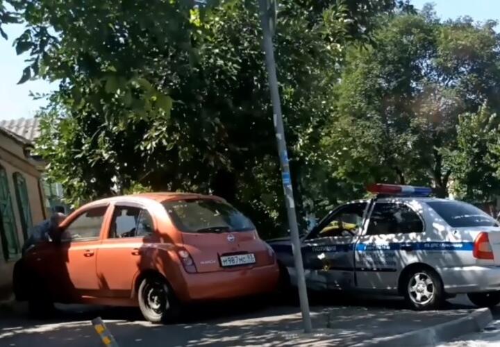 В Краснодаре автоинспекторы попали в ДТП