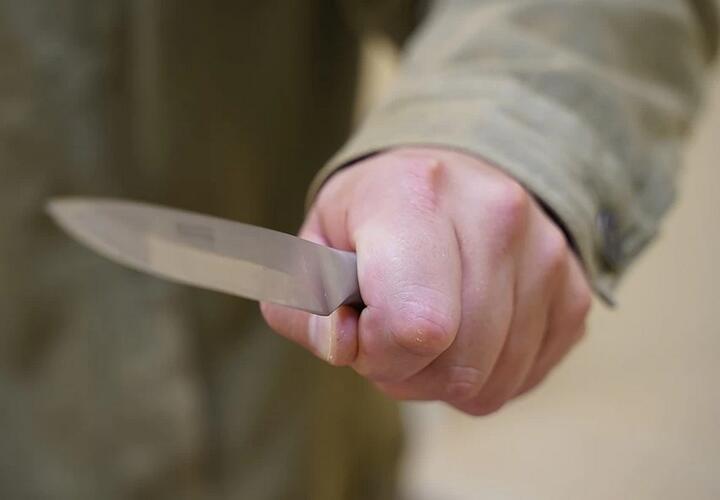 Житель Краснодара 25 раз ударил ножом пенсионера