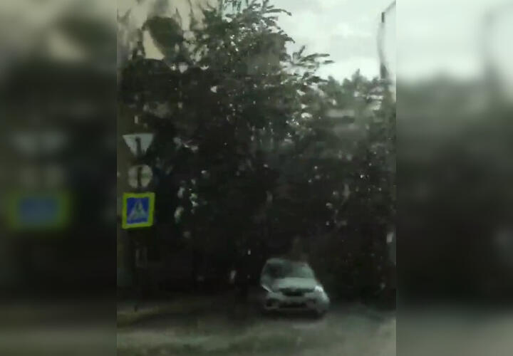 На часть Краснодара обрушился ливень ВИДЕО